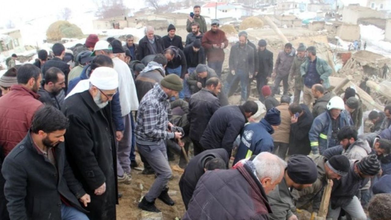 İran'da 5.9'luk deprem: Van'da 8 kişi hayatını kaybetti, 21 yaralı var