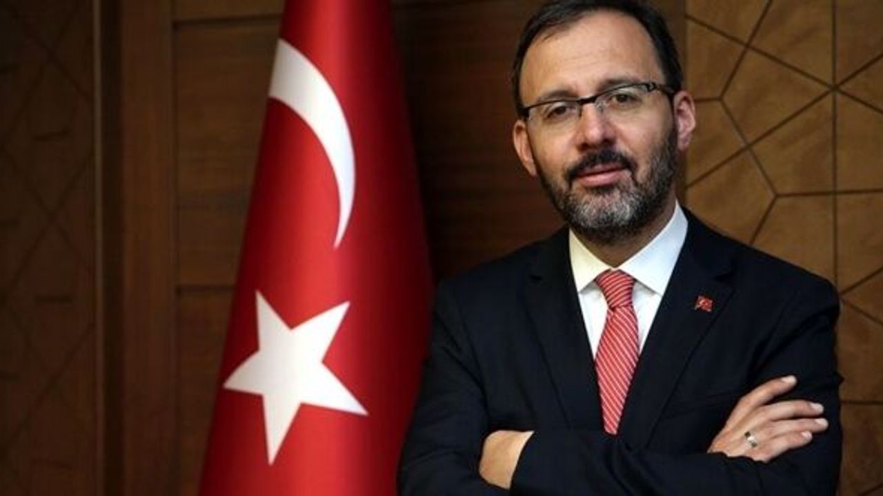 KYK yurduna iftara giden bakana öğrencilerden protesto: Nerde yedin dolarları söyle, boğazında kalsın