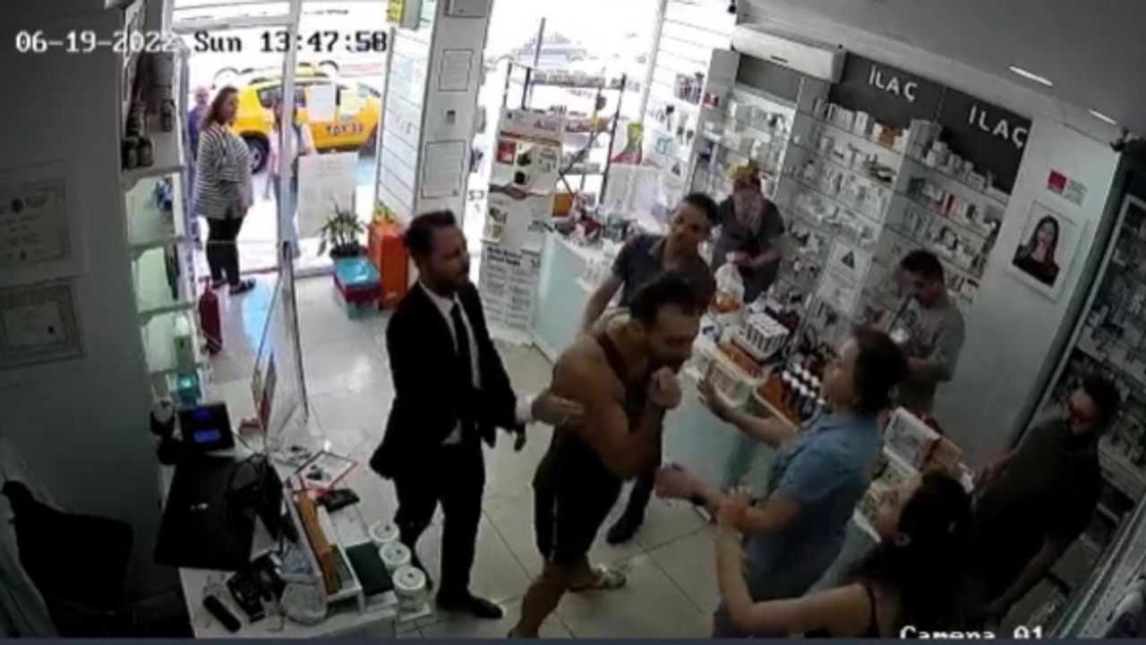 Adresi yanlış tarif ettin dedi: Eczane çalışanlarına saldırdı