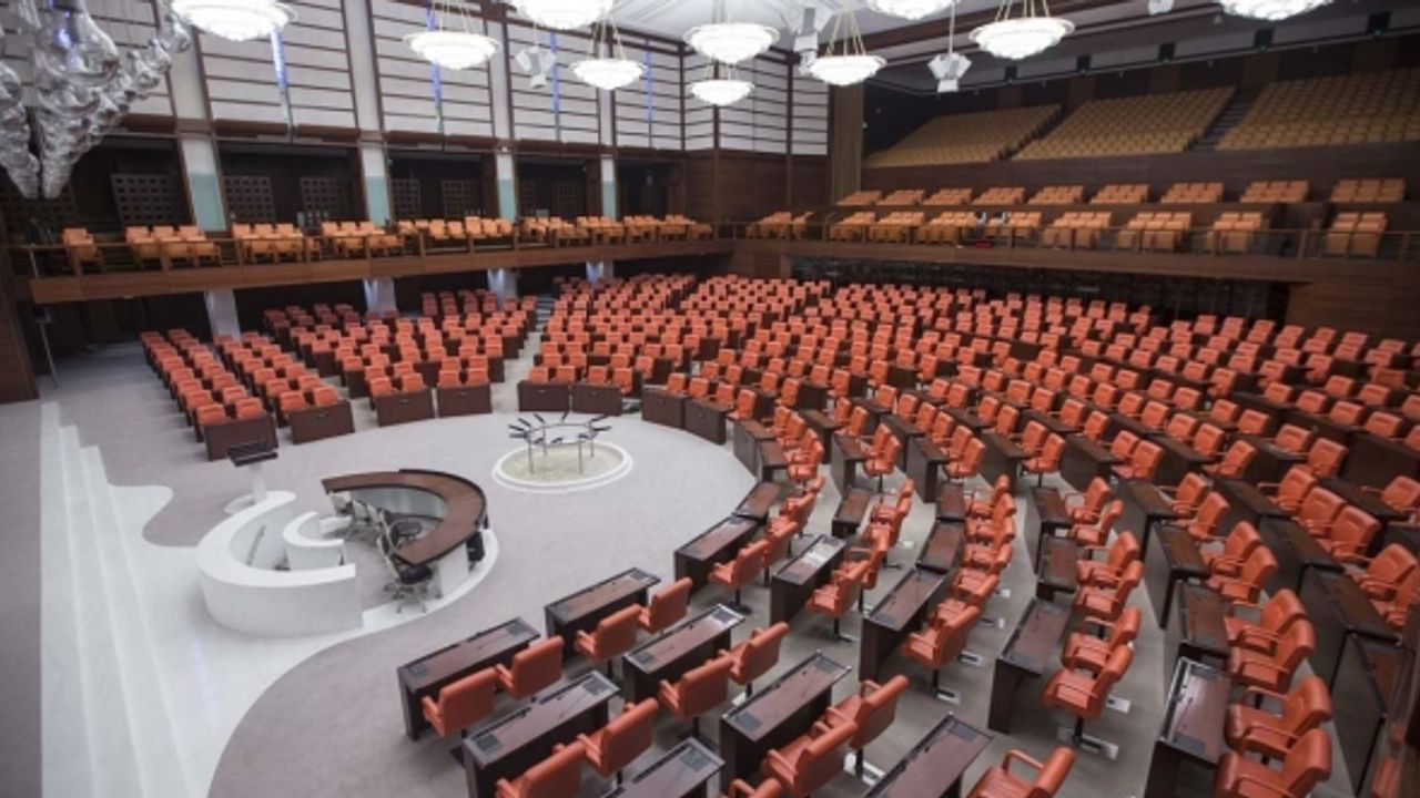 AKP'den itirazlar vardı: 'Dezenformasyon' yasası ekime kaldı