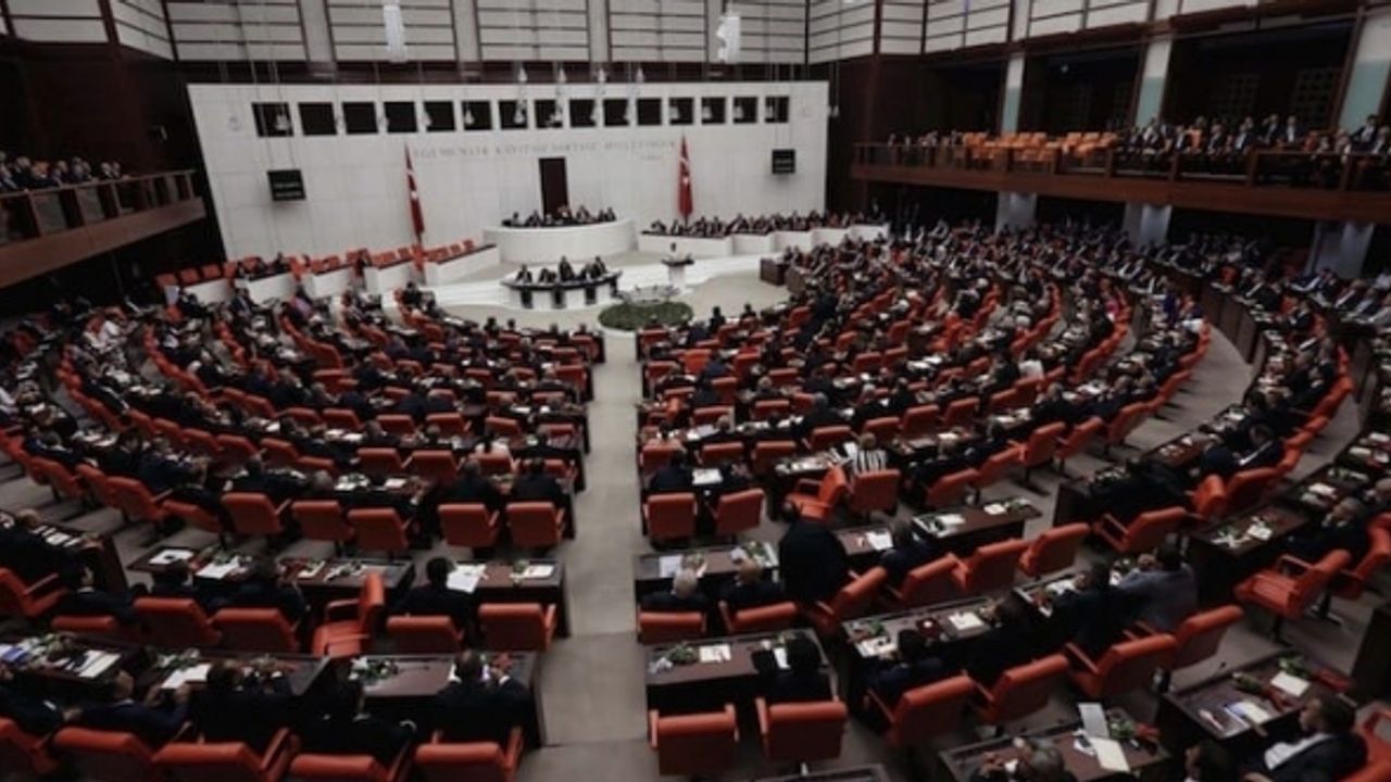 ‘İstanbul Finans Merkezi’ teklifi komisyondan geçti