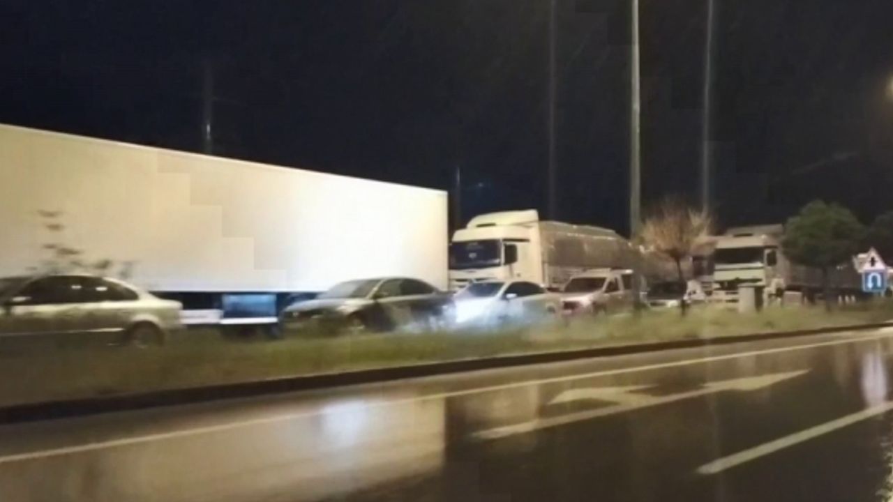 Sivas-Kayseri karayolu  araç ulaşımına kapandı
