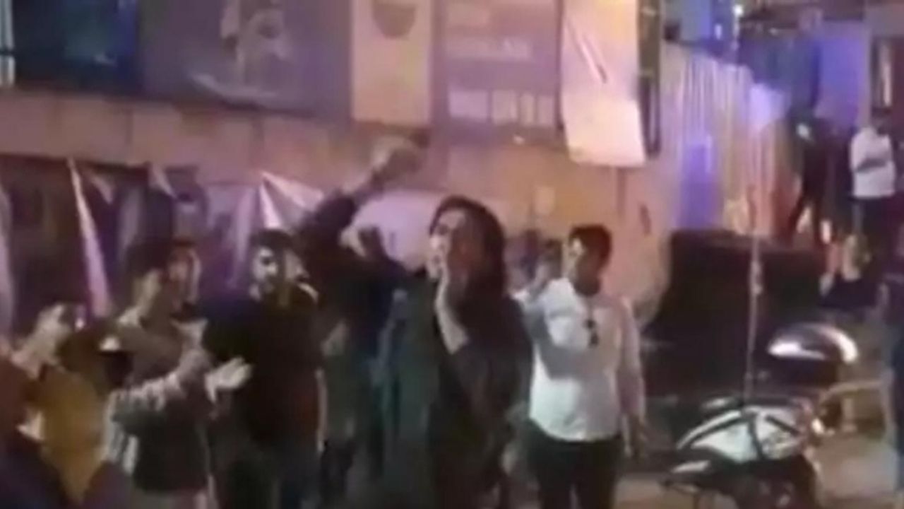 Yurttaşlar AKP'li belediyeye karşı tencere tavalı  gece nöbetinde