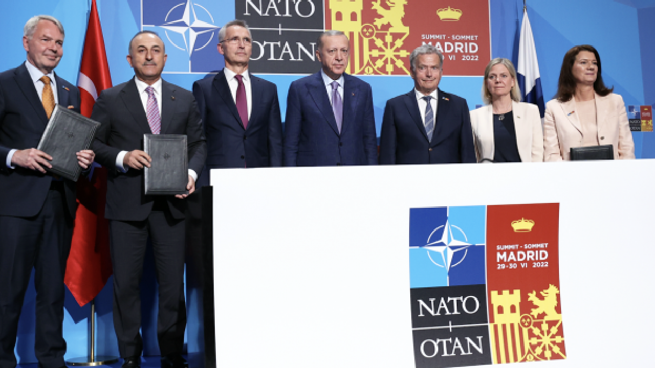 Dilipak'tan AKP'ye 'NATO' ayarı: Kimse zafer şarkıları söylemesin!