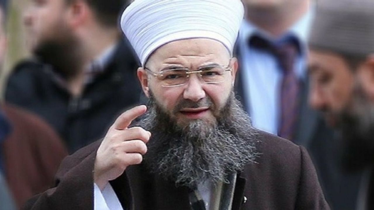 Diyanet Cübbeli tartışmasında yeni perde: Hürriyet yazarı da dahil oldu...