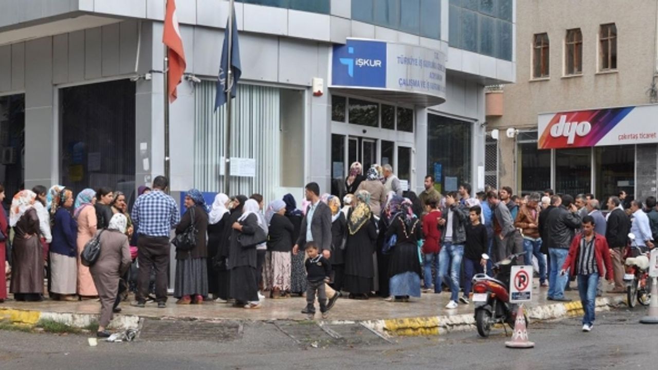 İŞKUR verilerine göre kayıtlı işsiz sayısı arttı