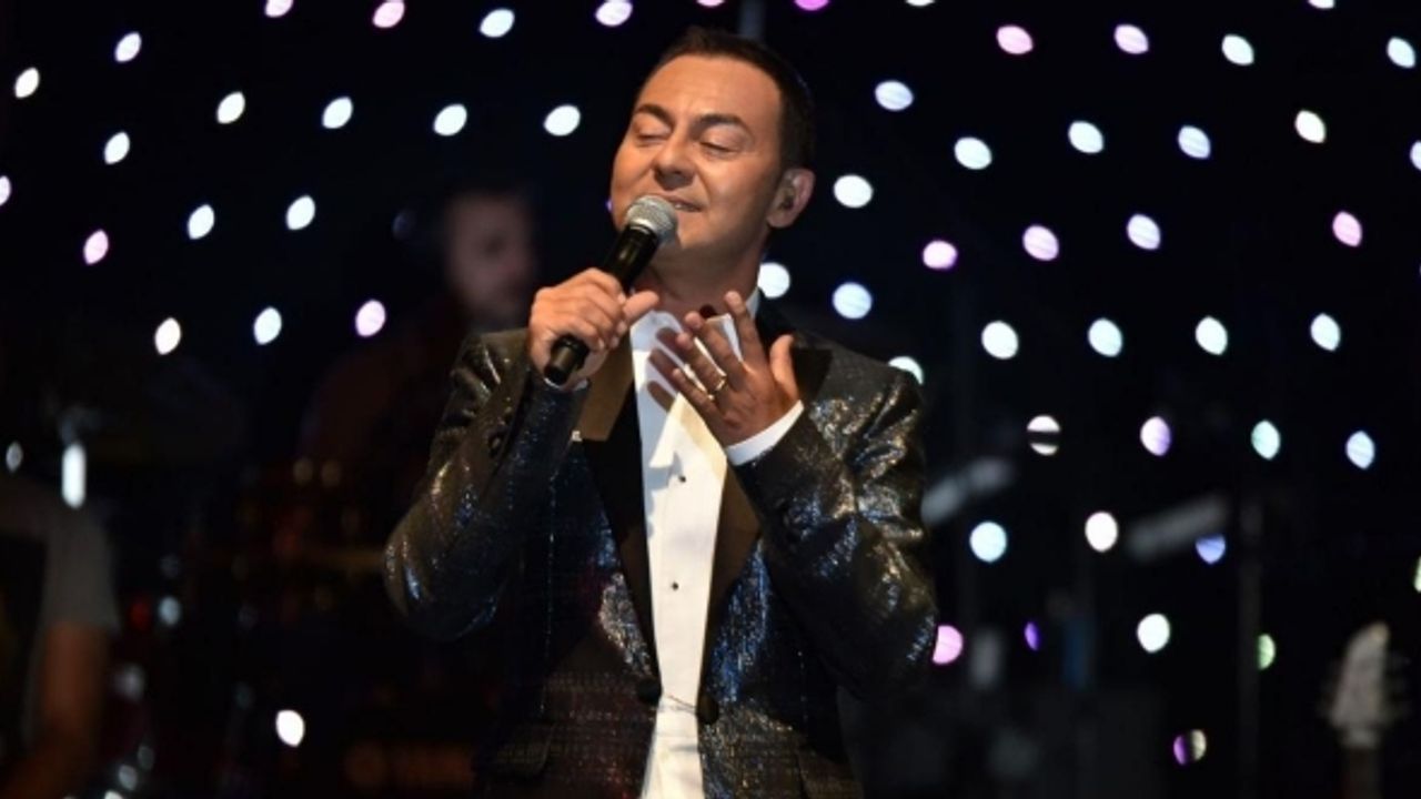 Saray şarkıcısı Ortaç'tan 'müzik yasağı' açıklaması: 2 saat yeter