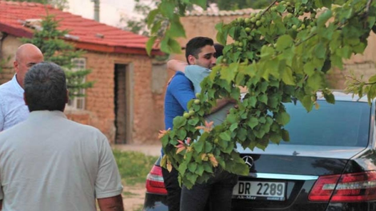 Tahliye olan Kadir Şeker evine geldi: İşte o anlar