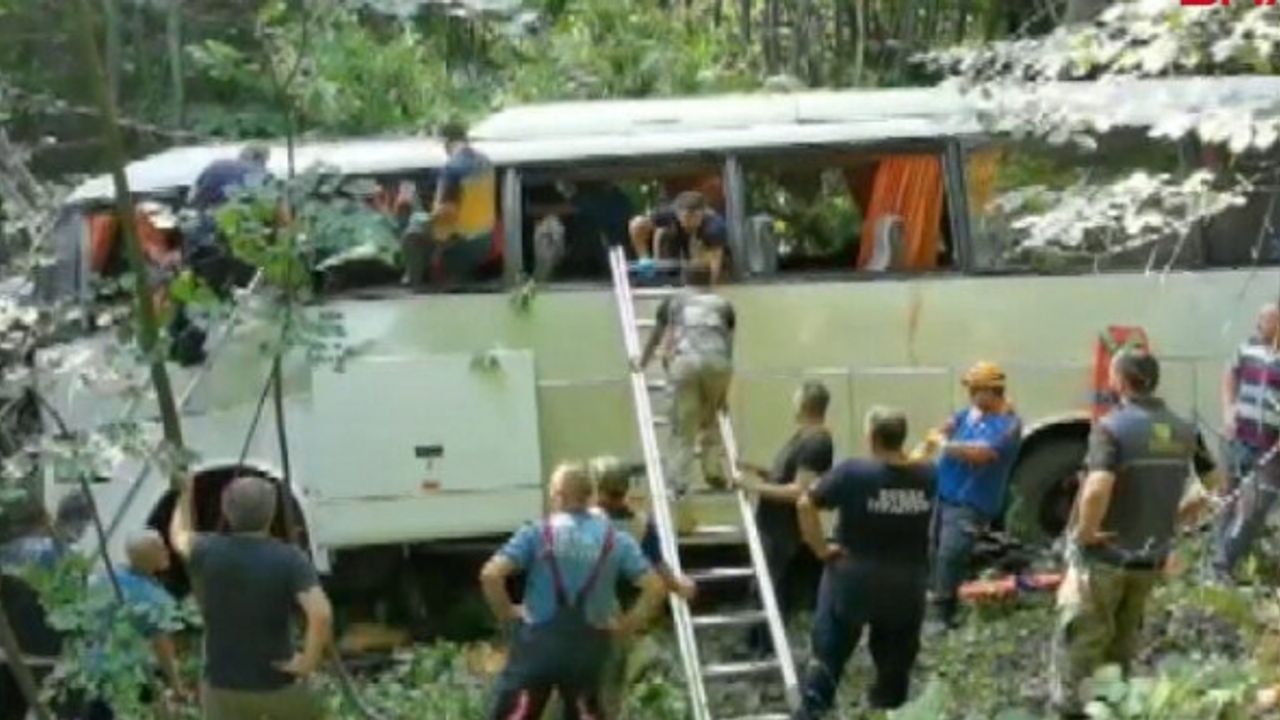 Bursa’da tur otobüsü şarampole yuvarlandı! 2 kişi öldü çok sayıda yaralı var