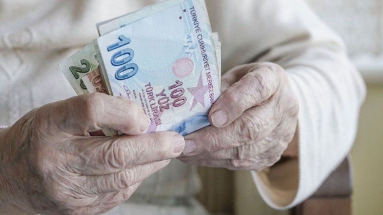 Milyonlarca emekliyi ilgilendiriyor: O banka maaş promosyonunu  yarı yarıya düşürdü