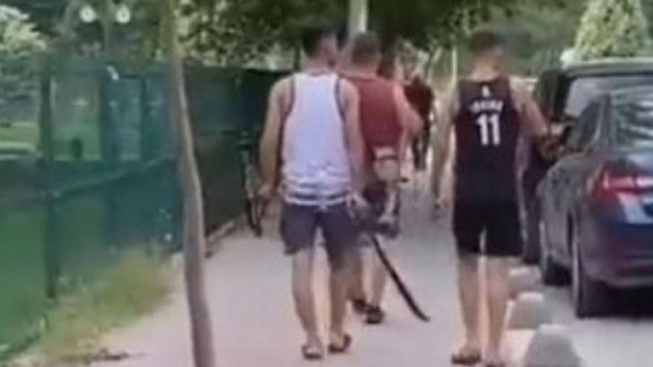 Yabancı uyruklu üç şahıs kılıçla yürüyor denilmişti, olayın aslı ortaya çıktı