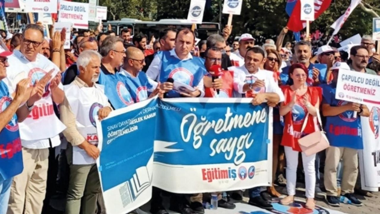 Hakları için direnen öğretmenlere abluka: Dikkat dikkat, öğretmeniniz konuşuyor