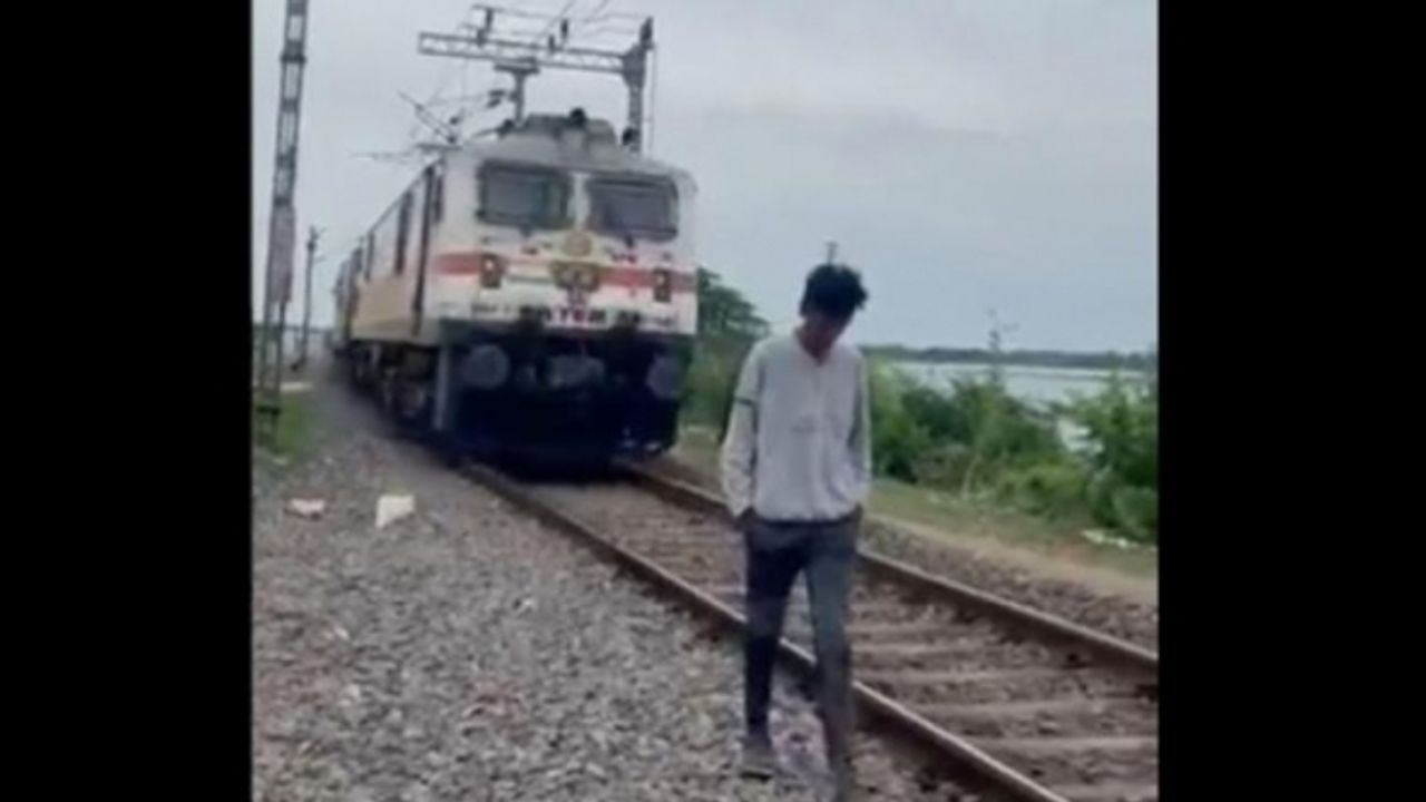 Instagram için raylarda video çeken gence tren çarptı