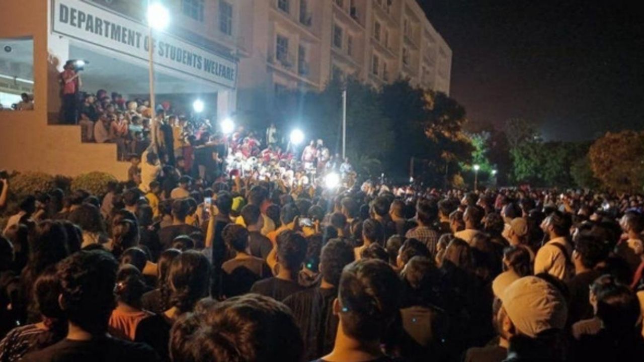 Kız öğrencilerin duşta görüntüleri çekildi