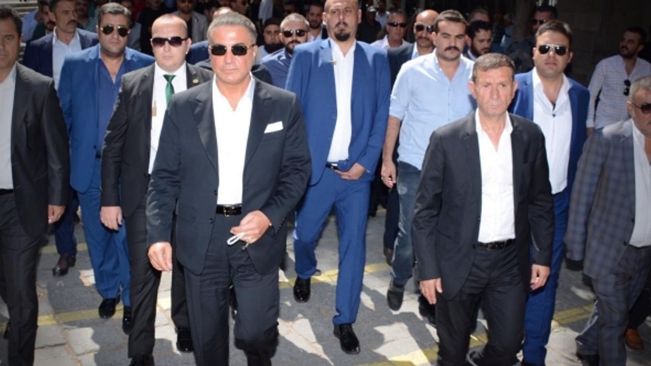 Sedat Peker çetesi bir genci öldüresiye dövdü: Görüntülerini Emre Olur paylaştı