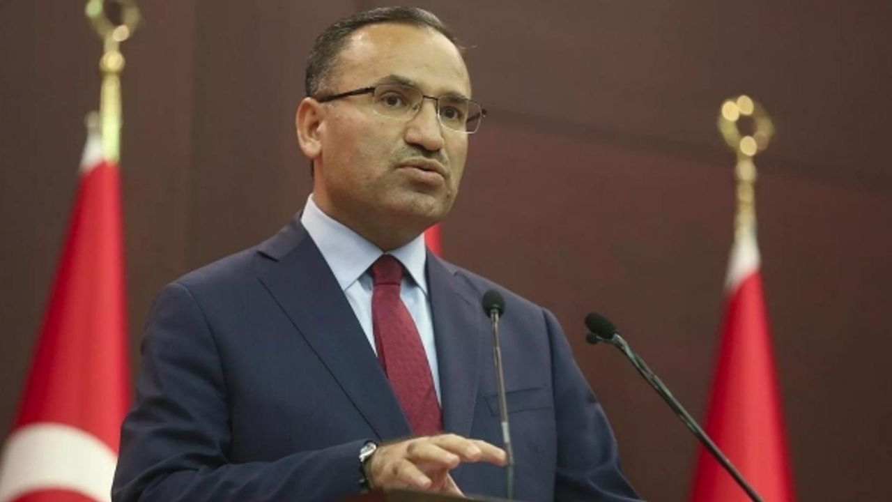 Bozdağ'dan türban açıklaması: Anayasa'daki hangi maddeler değişecek?