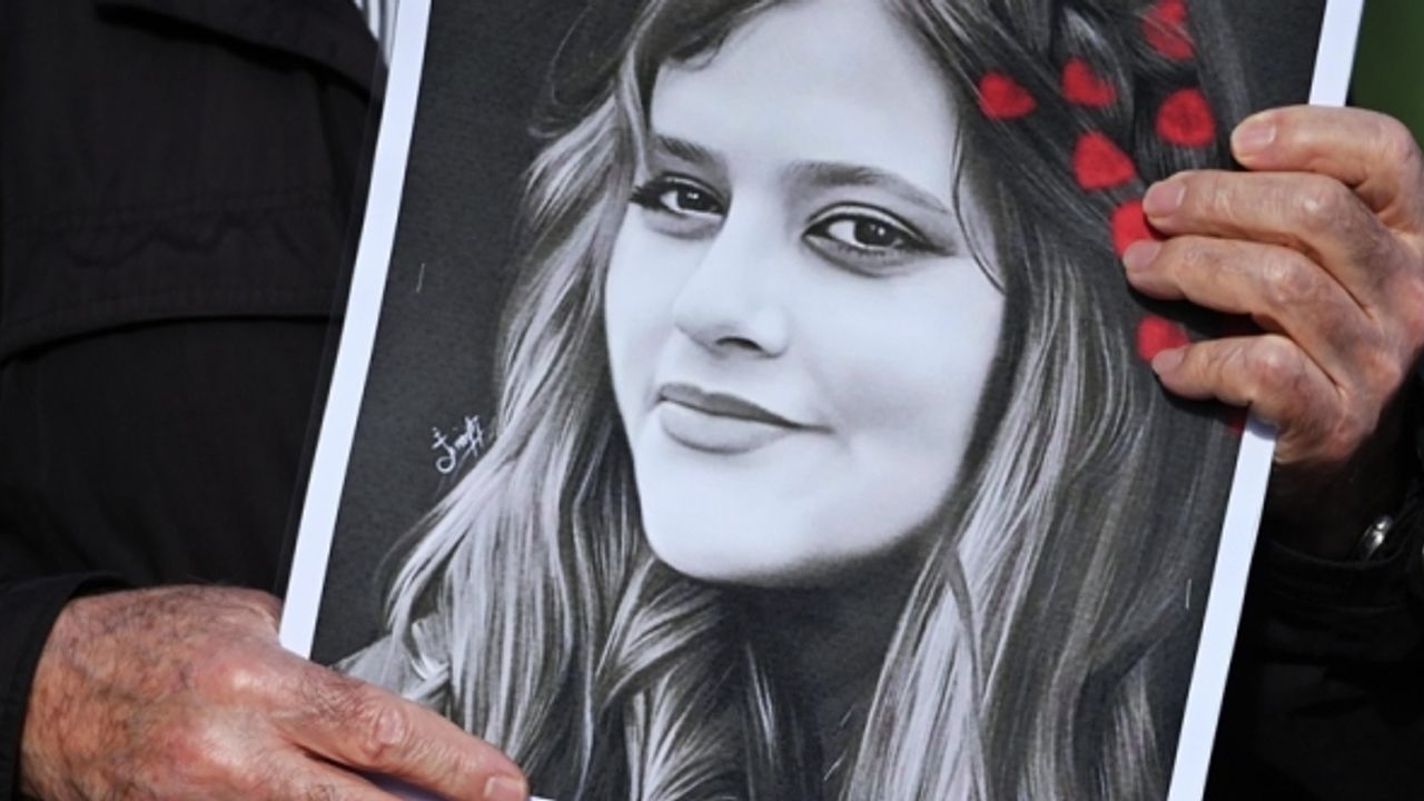 İran'dan bir ceza da Mahsa Amini'nin ailesine