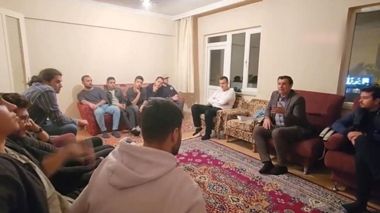 Öğrenciler CHP’li vekile 'ekonomik krizi' anlattı: Peyniri üçe bölüyoruz
