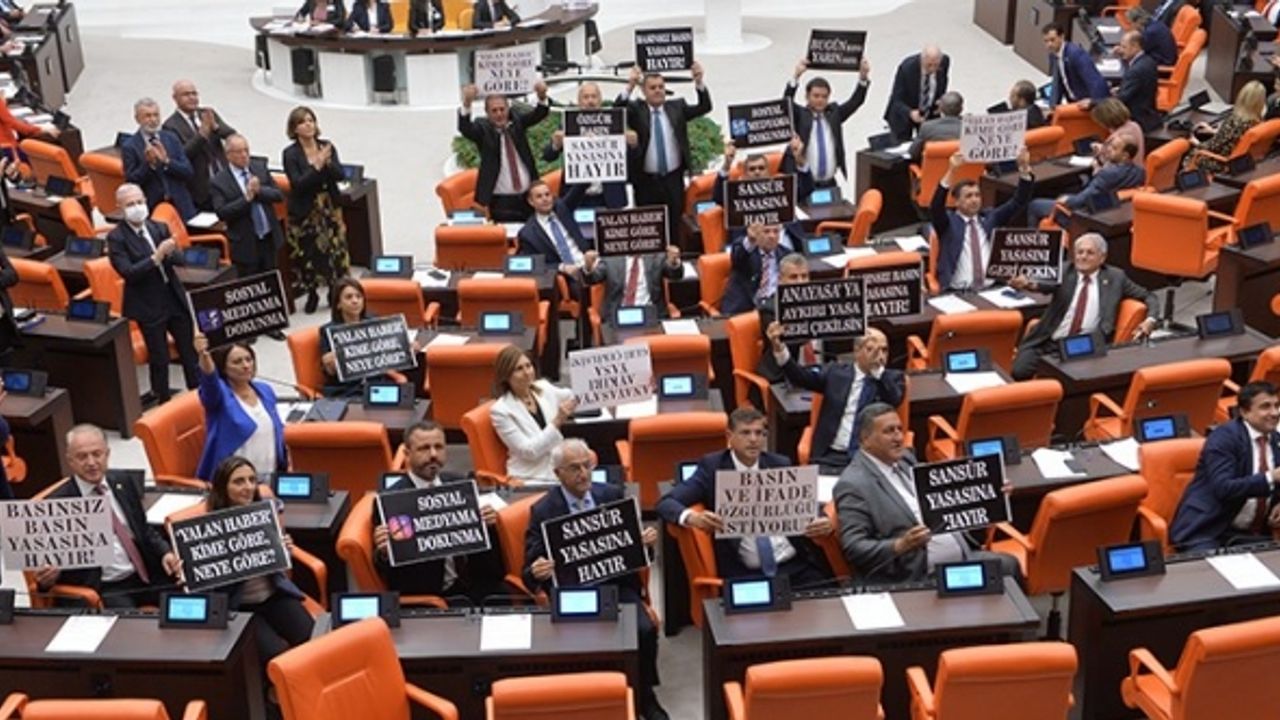 Sansür yasasının 18 maddesi kabul edildi
