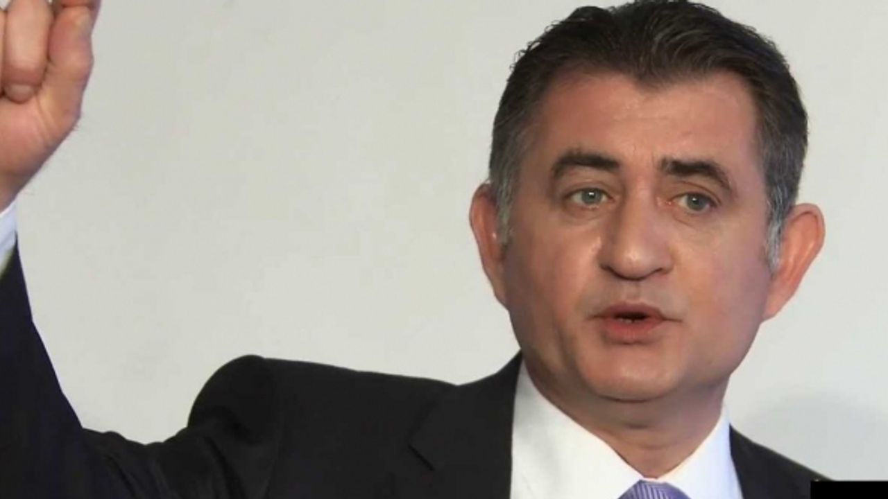 Ümit Zileli uçağın kapısında gözaltına alındı