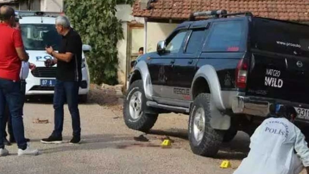 Yanından geçtiği genç pazardan dönen yaşlı kadını kurşun yağmuruna tuttu