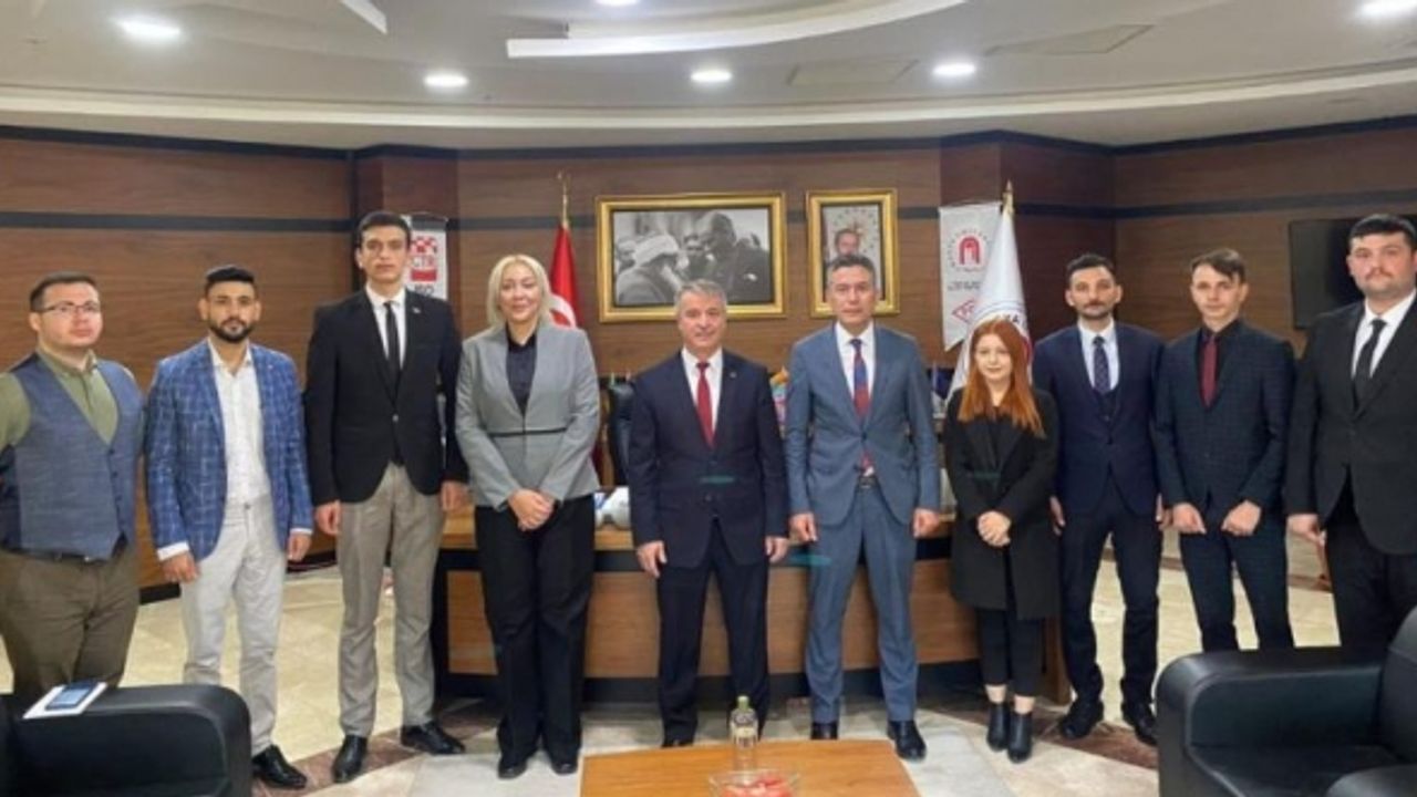 Akademisyeni hedef alan saldırganlar rektörle fotoğraf çektirdi