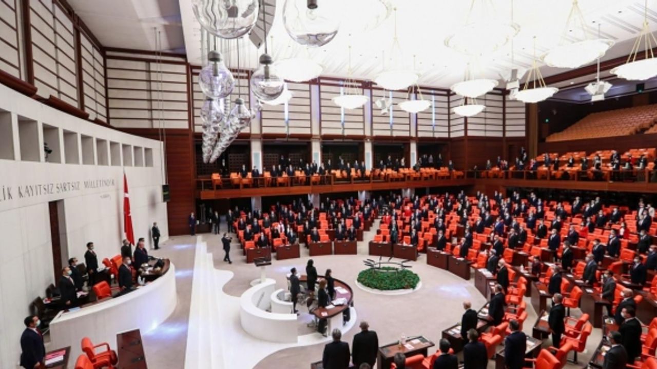 AKP'nin türban teklifi MHP'ye sunuldu