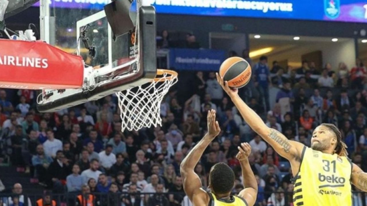 Basketbol spikerinden dikkat çeken Atatürk anması