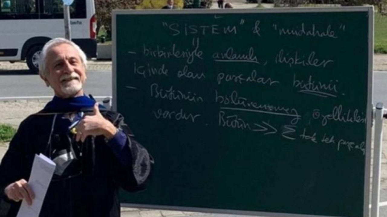 Boğaziçi Üniversitesi ders vermesini engellediği akademisyenle övündü