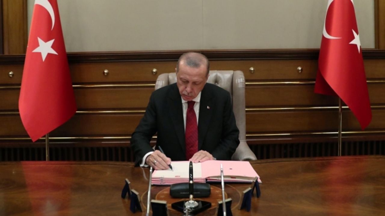 Erdoğan'dan gece yarısı görevden alma listesi