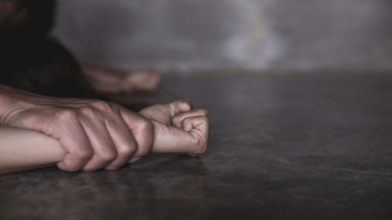 Gelinine cinsel istismarda bulundu: Oğlu videoya kaydedip ortaya çıkardı!