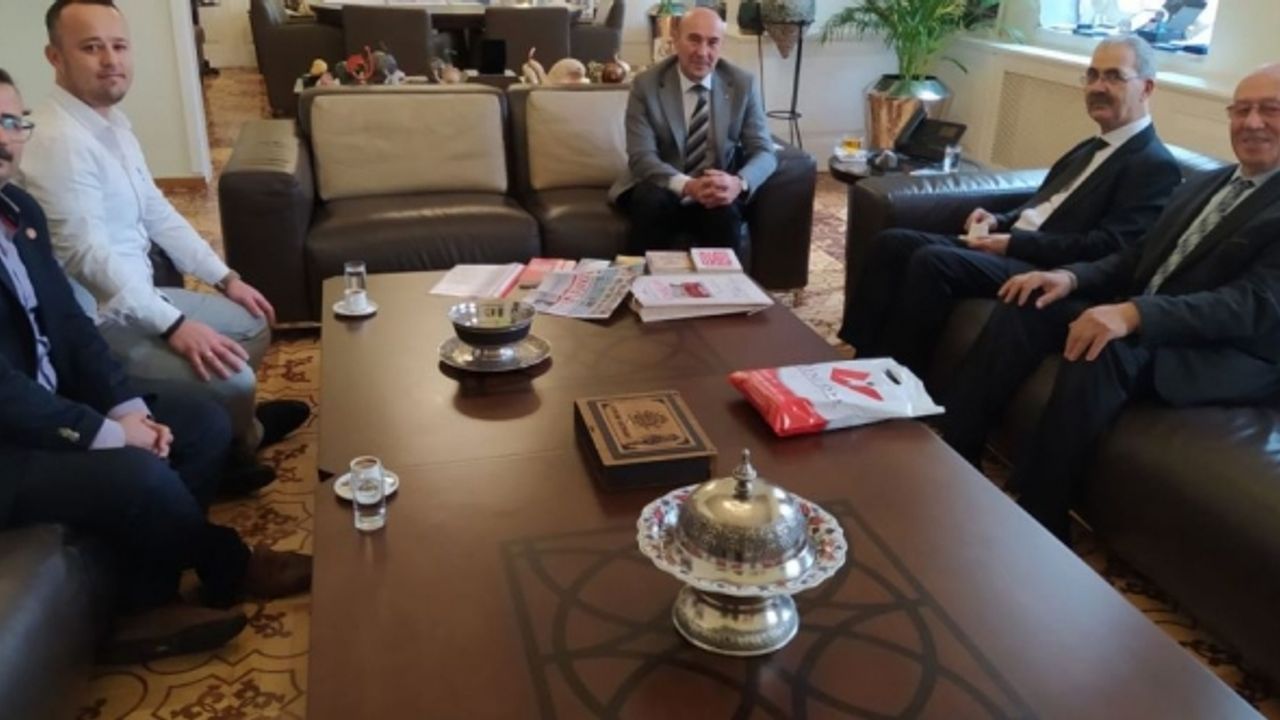 Gericilerden Tunç Soyer'e Saidi Nursi'li ziyaret: 'İyi ki varsınız'