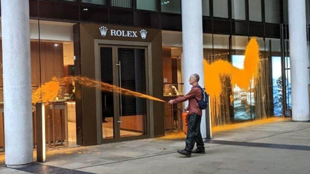 İklim krizi protestoları: Sanat mı değerli hayat mı?