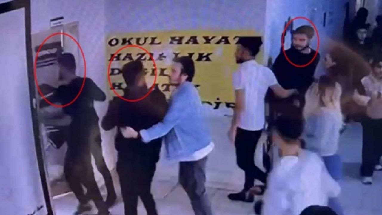 Kopya çeken öğrencinin ailesi sınıfı basıp öğretmeni dövdü