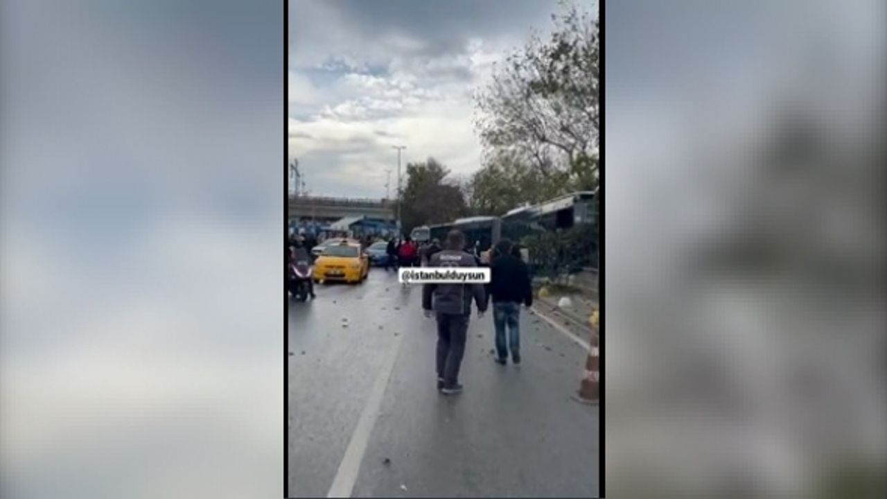 Metrobüs kontrolden çıktı, belediye bahçesine girdi