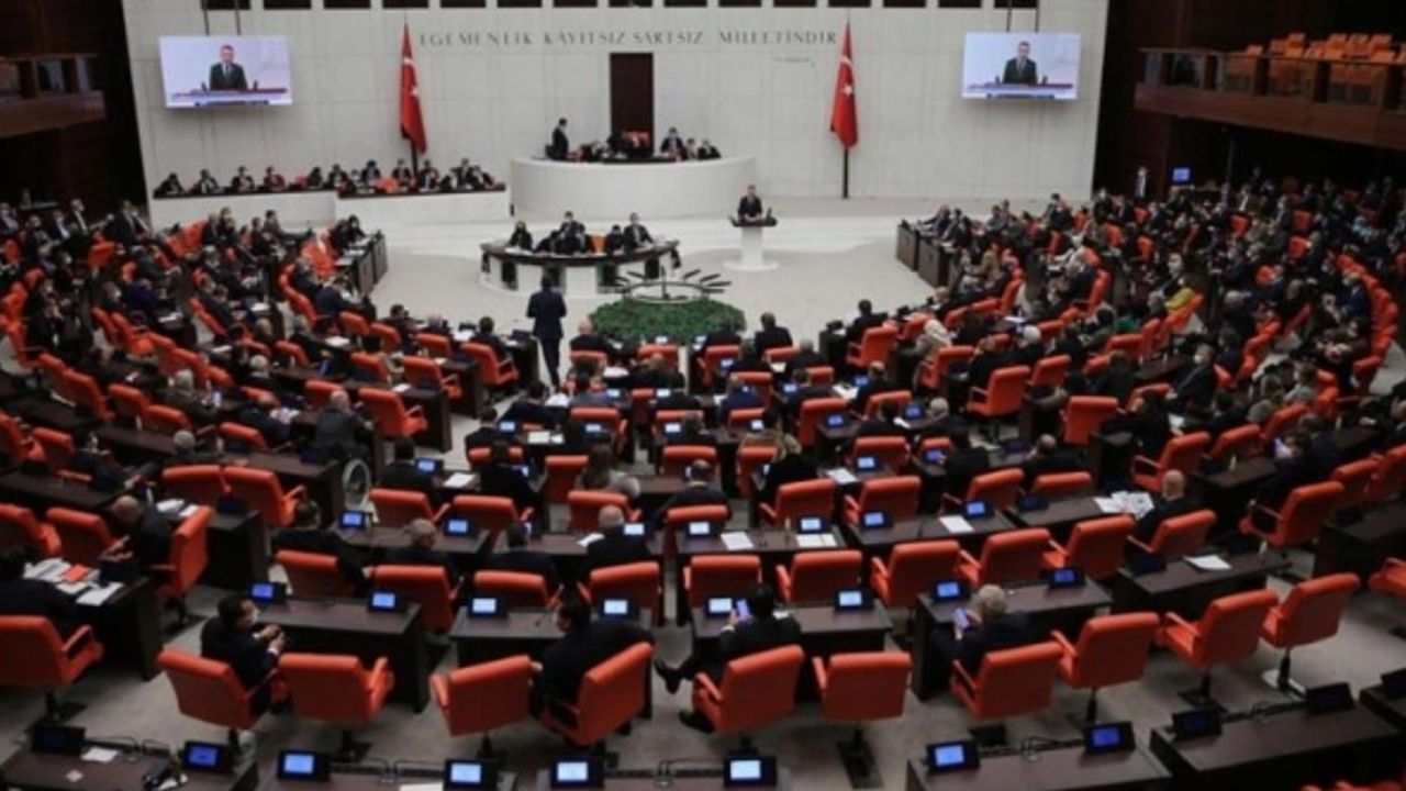 Öğretmenlere ilişkin önergeler AKP ve MHP'li vekillerin oylarıyla reddedildi