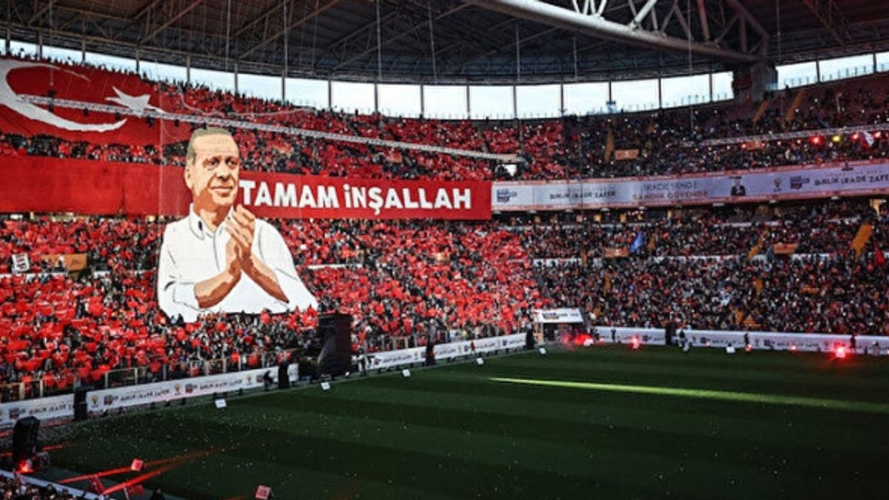Söz yazarını CHP'ye kaptıran Erdoğan çıkış şarkısını değiştirdi