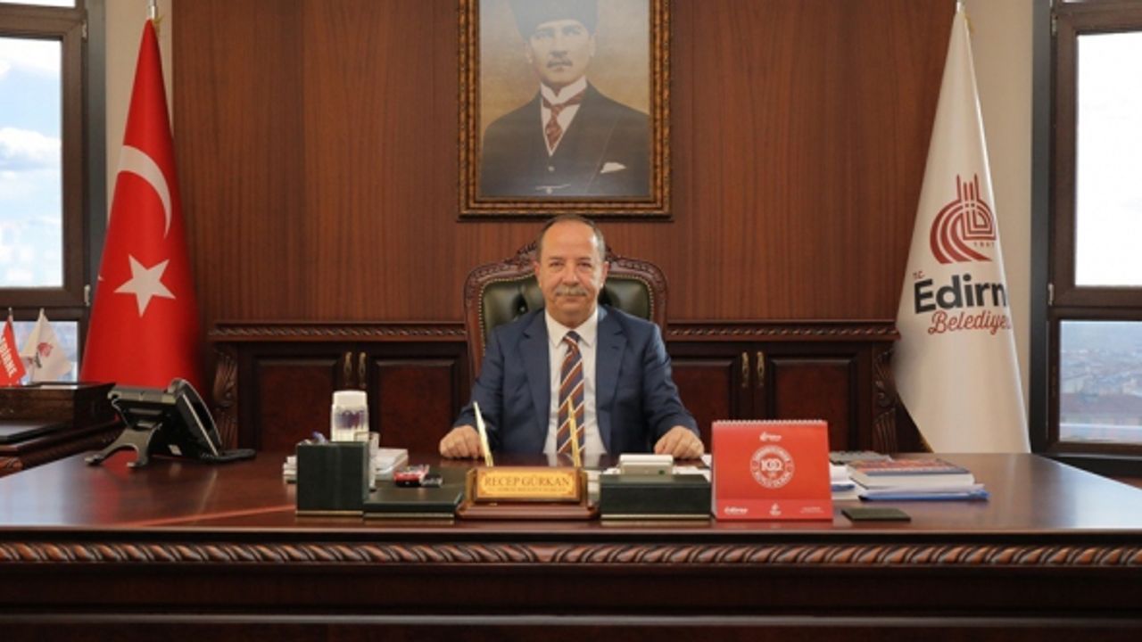 Belediye başkanı maaşını AHBAP'a bağışladı
