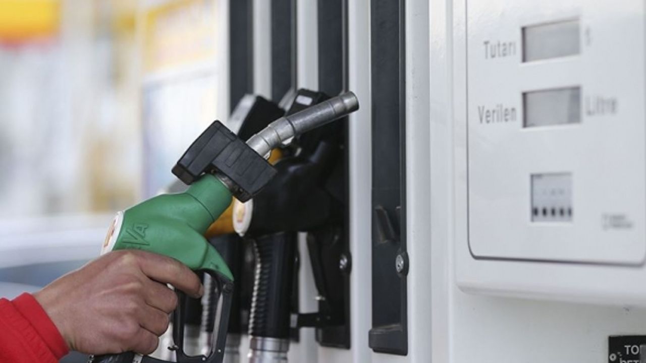 Benzine ve motorine zam geldi