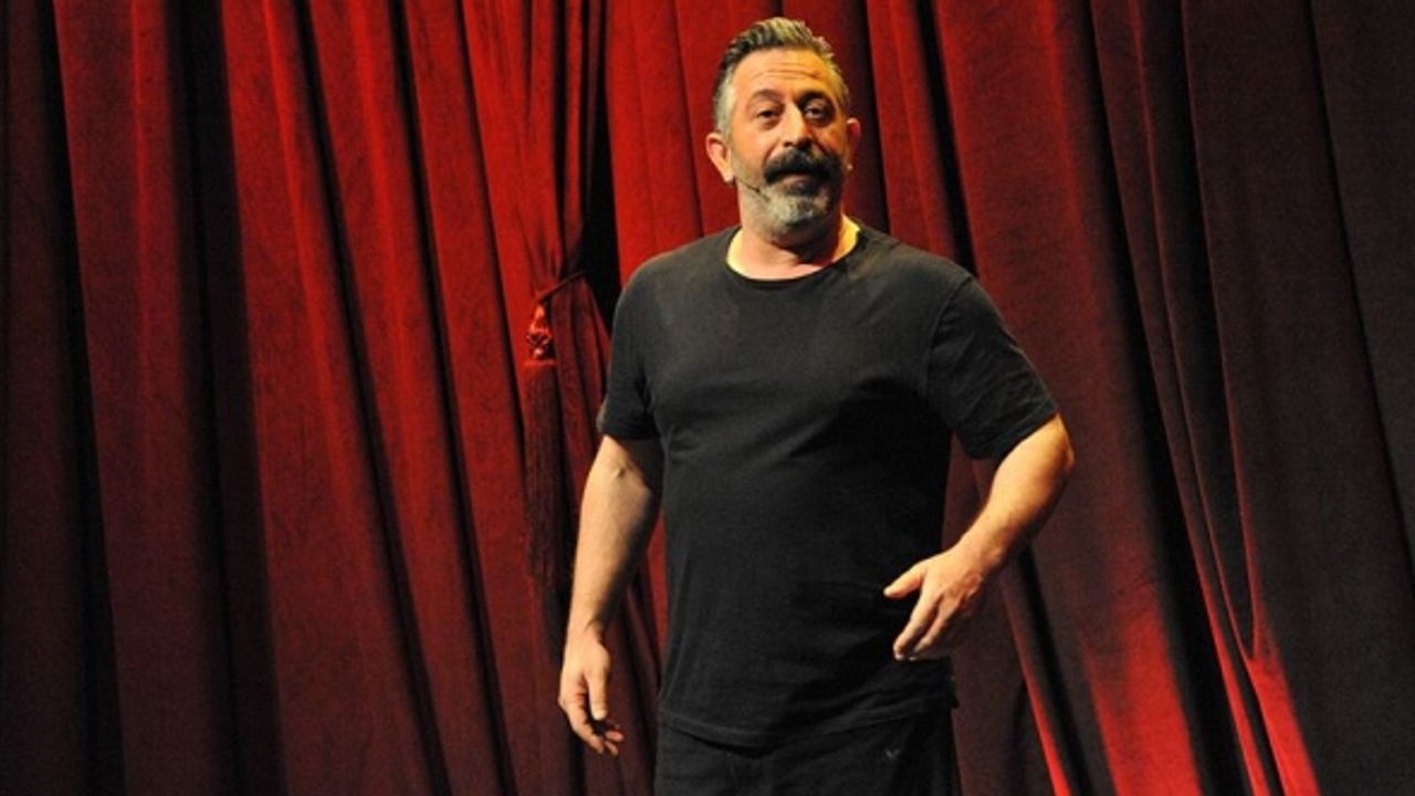 Cem Yılmaz, yeni NFT'lerini sergiledi