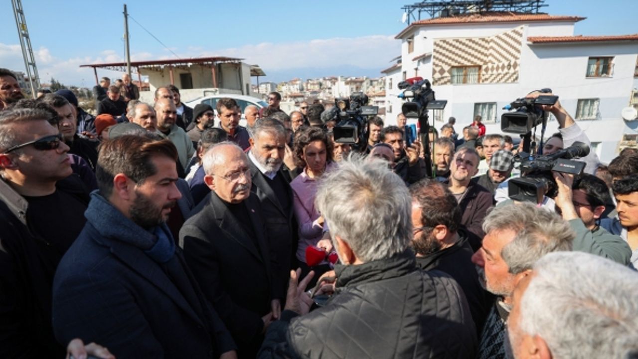 “Çocuklarımız berbat durumda. Annemiz 95 yaşında. Kadın titriyor, ölüyor soğuktan. Çadırımız yok"