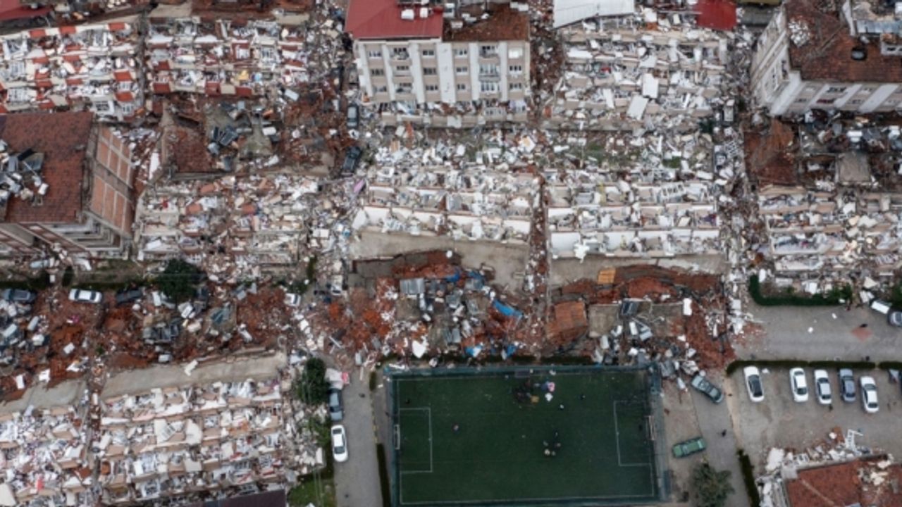 Deprem bölgelerindeki okullarda devam şartı kaldırıldı