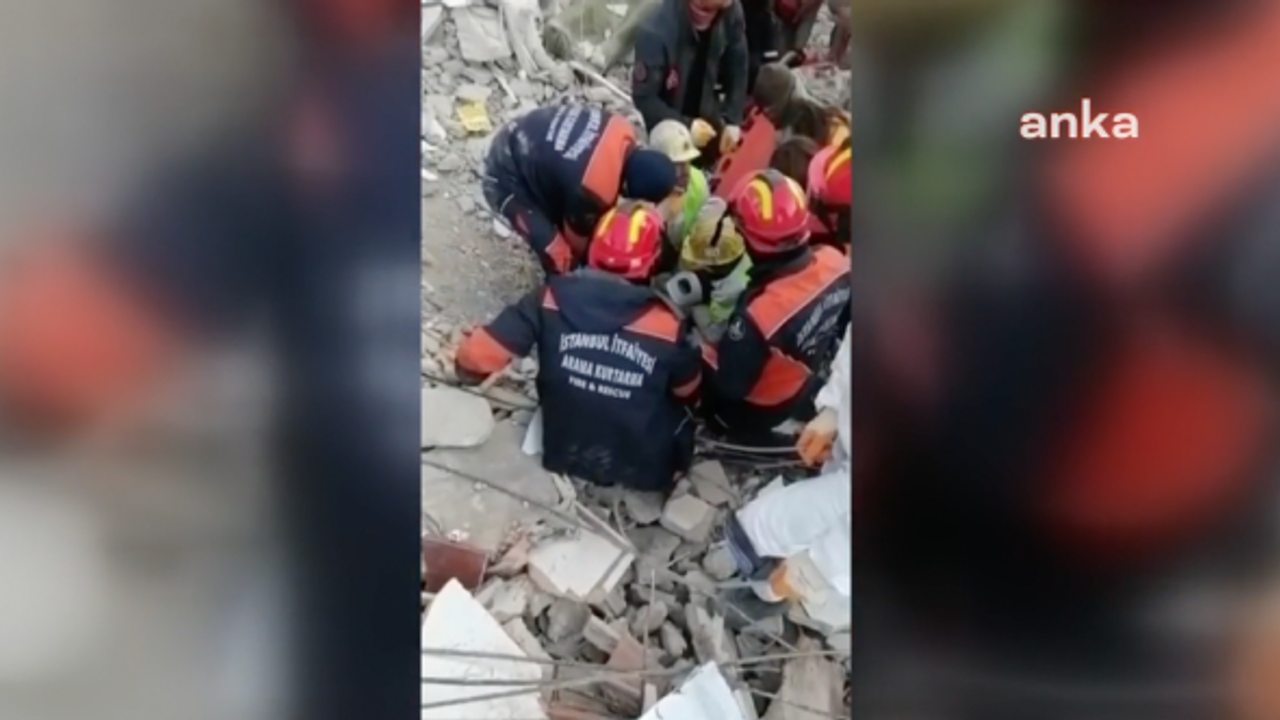 Hatay'da 13 yaşındaki Mustafa canlı kurtarıldı