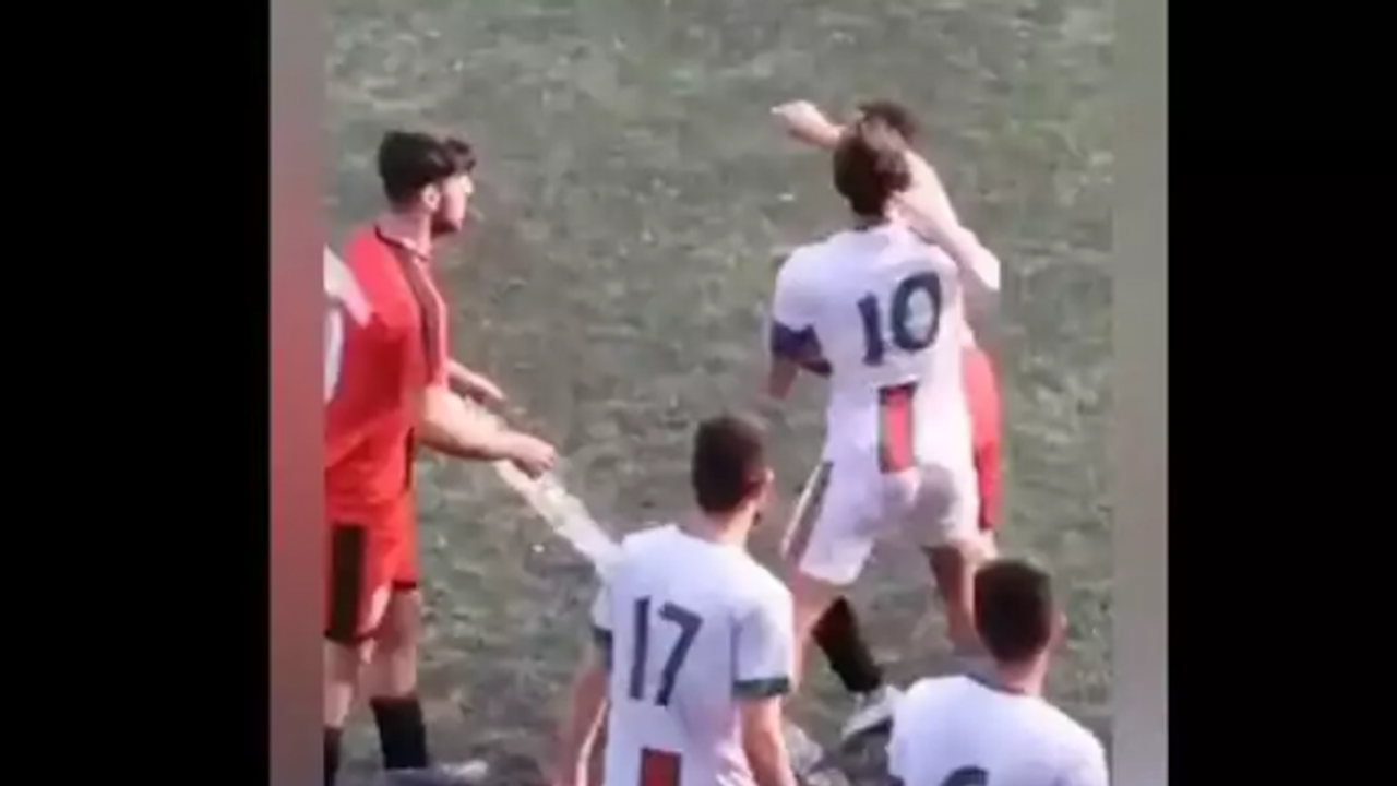 Kırmızı kart gördü olay çıkardı