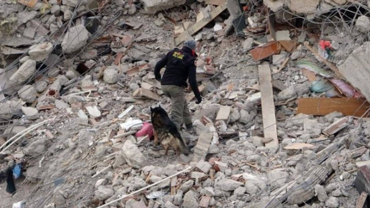 Malatya'da yıkılan binalara ilişkin 13 kişi tutuklandı