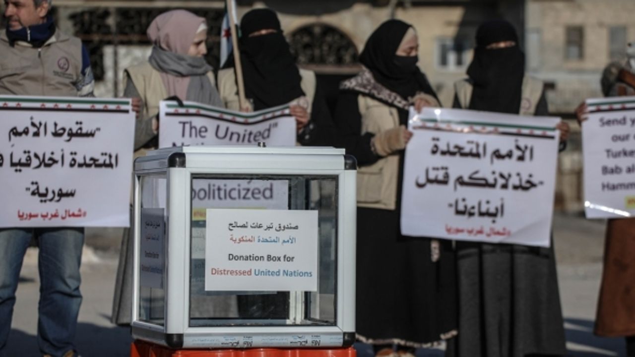 Suriye depremine ilgisiz kalan BM, İdlip'te protesto edildi