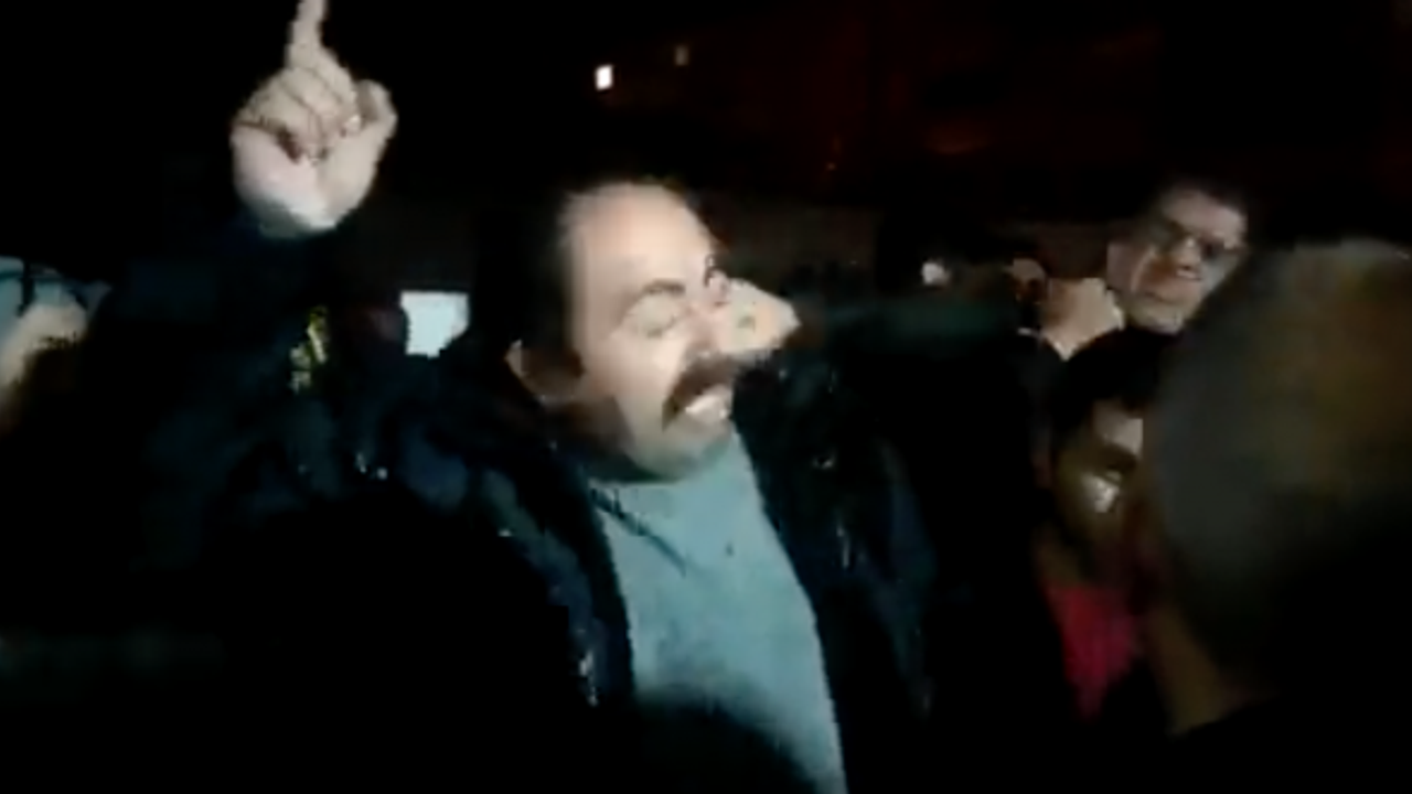 “Allah yardımcımız olsun” diyen CHP’li başkana “Siz Allah’ı bilir misiniz lan?” diyerek saldırdı