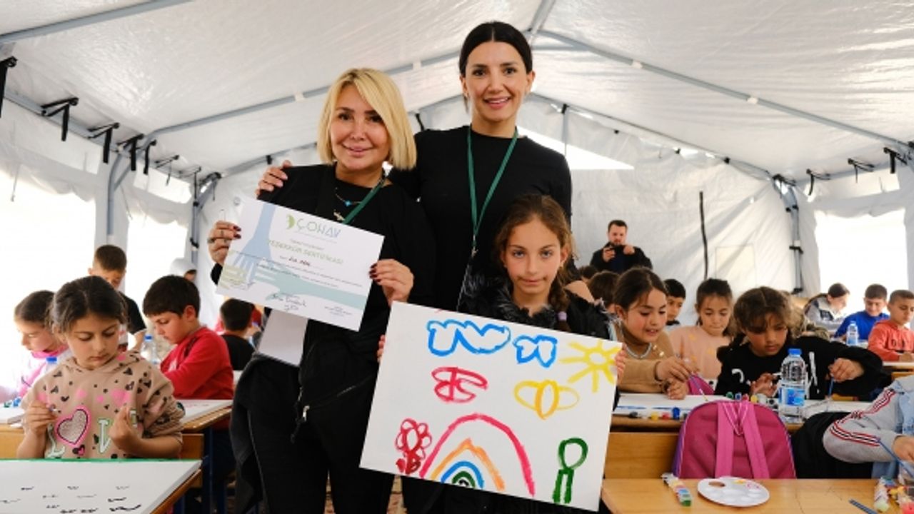 Büyük travmayı minik ellerin fırça darbesi yenecek
