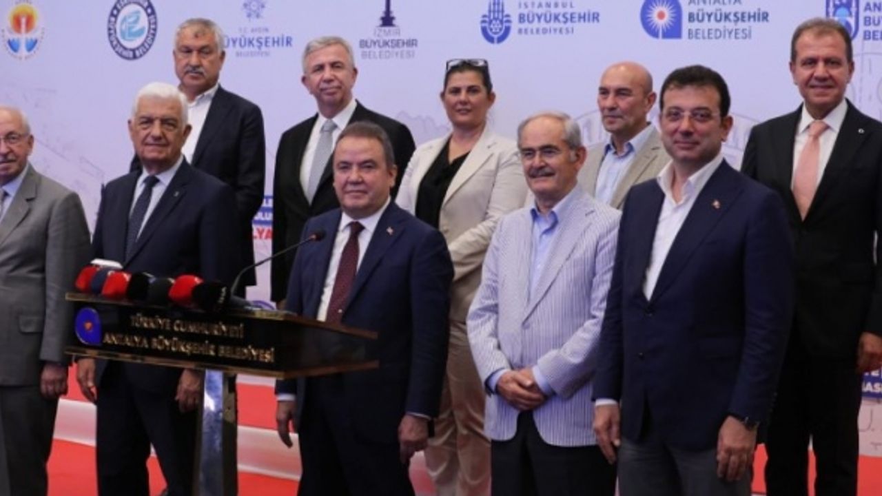 CHP'li belediye başkanları, Akşener ile görüşecek