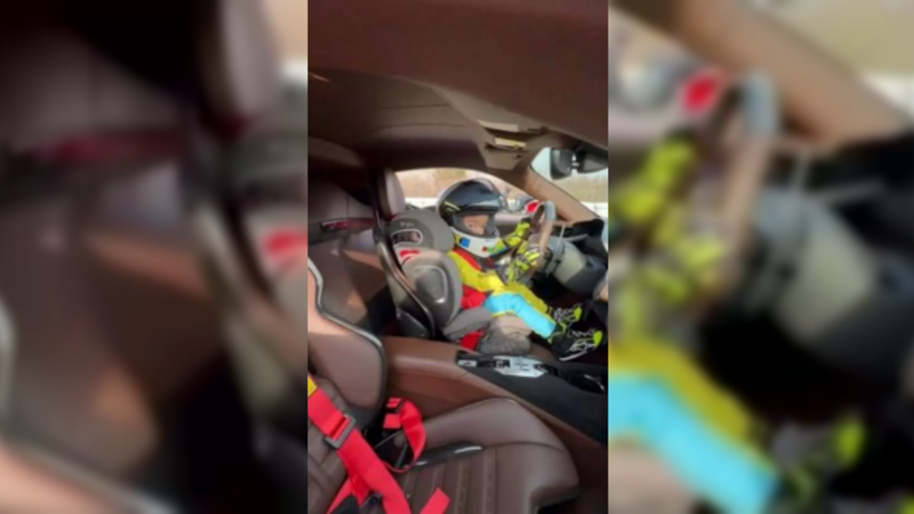 Kenan Sofuoğlu'nun oğlu Ferrari sürdü